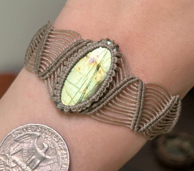 Golden Moonstone-Flash Macramé Bracelet (c-01)